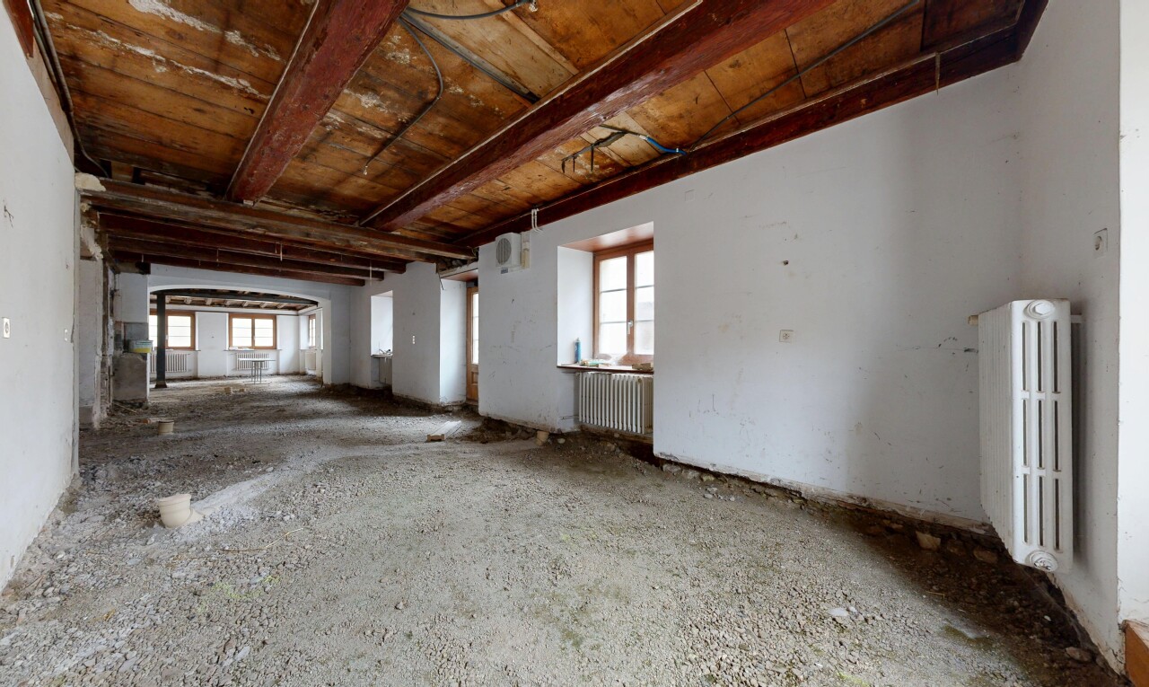 leerer raum mit unfinished floor, inside community, natürliches licht, natural light, und kühler