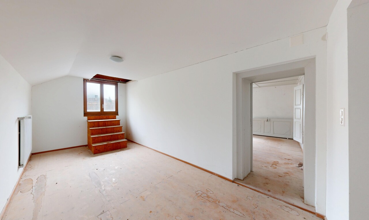 leerer raum mit unfinished floor, inside property, drywall, gipskartonwand, und natural light