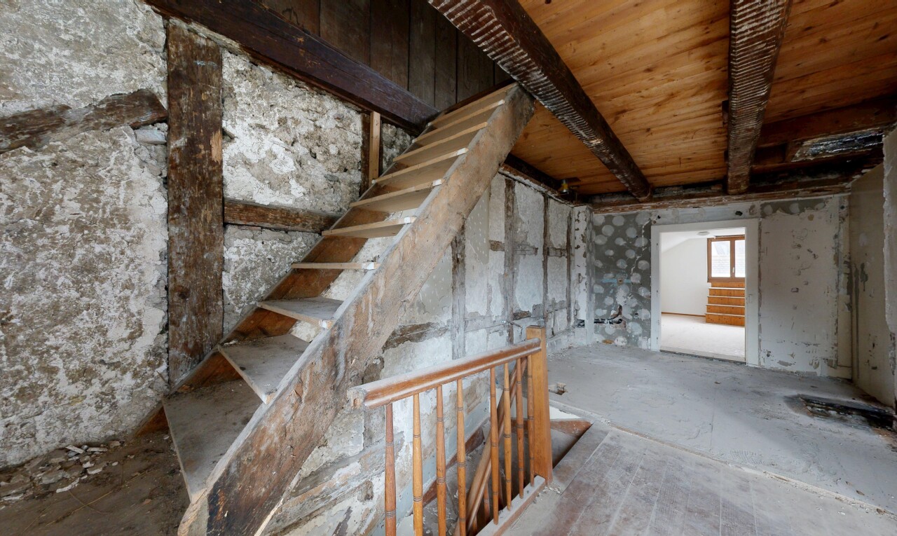 treppe mit inside property, treppen, unfinished floor, natürliches licht, und natural light