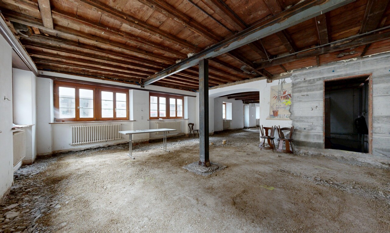 leerer raum mit kühler, inside community, natürliches licht, natural light, und gipskartonwand
