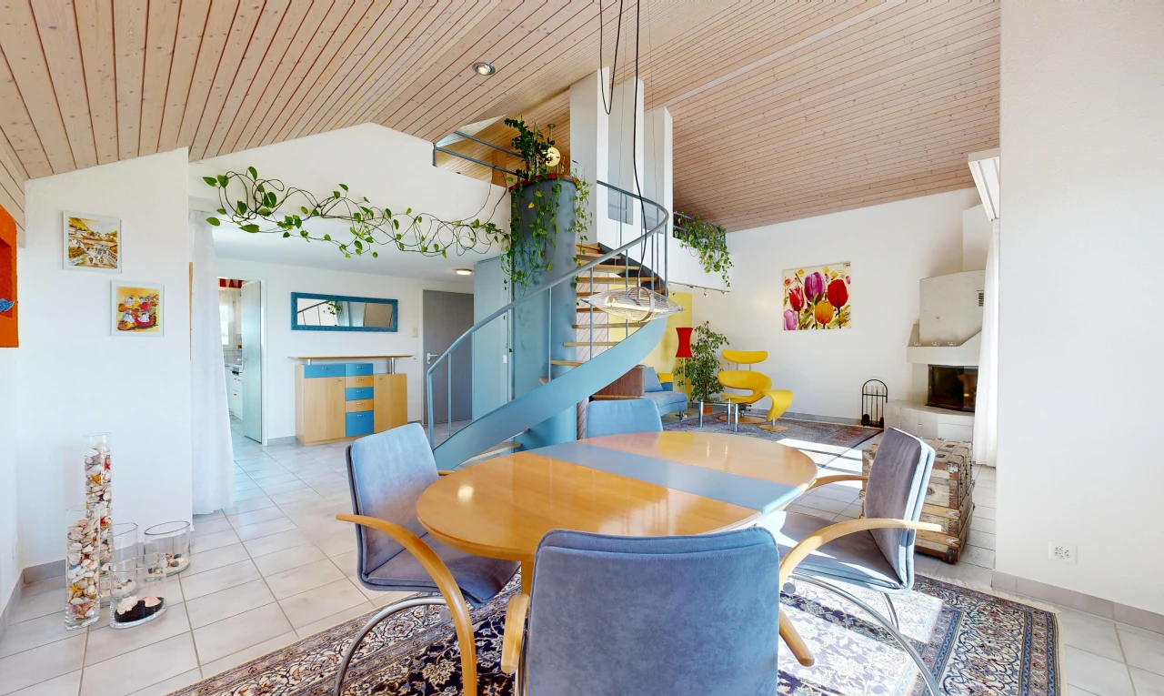esszimmer mit treppen, high ceiling, hohe decke, vaulted ceiling, und dachschräge