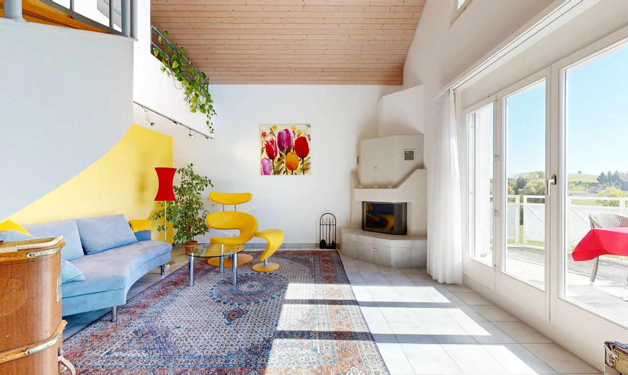 wohnzimmer mit dachschräge, vaulted ceiling, kamin, holzdecke, und wood ceiling