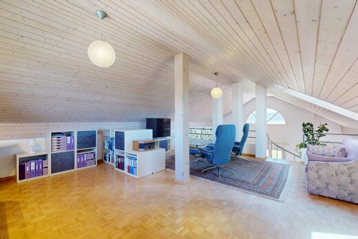 büro mit pendelleuchte, wood ceiling, holzdecke, vaulted ceiling, und dachschräge