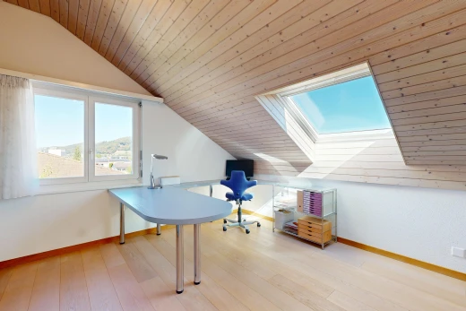 büro mit wood ceiling, holzdecke, vaulted ceiling, dachschräge, und drywall