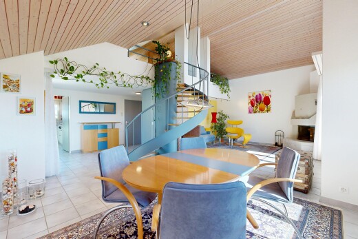 esszimmer mit treppen, high ceiling, hohe decke, vaulted ceiling, und dachschräge
