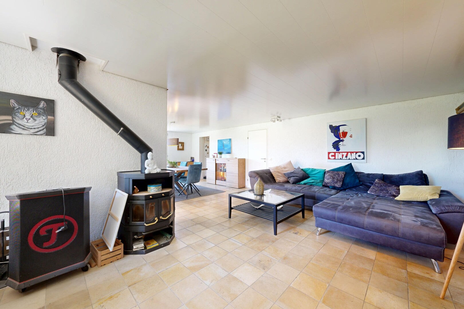 wohnzimmer mit holzofen und inside property