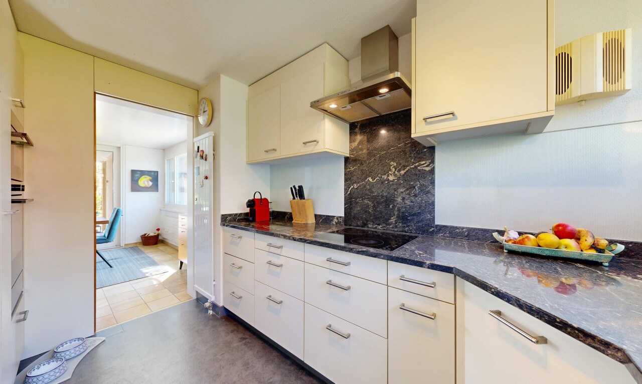 küche mit dark countertops, dunstabzugshaube, stone countertops, stein arbeitsplatten, und natürliches licht