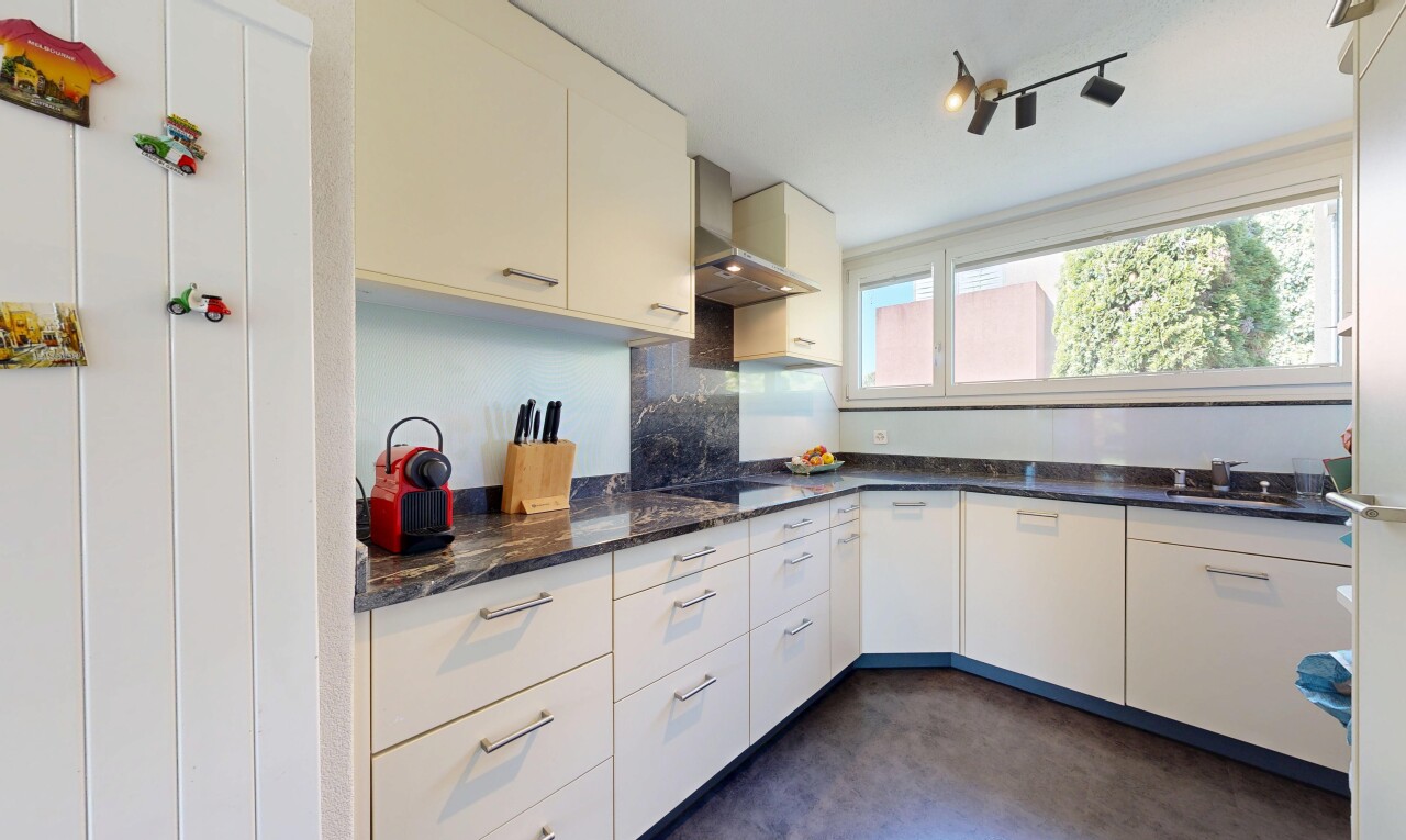 küche mit dark countertops, dunstabzugshaube, dark floor, natural light, und natürliches licht