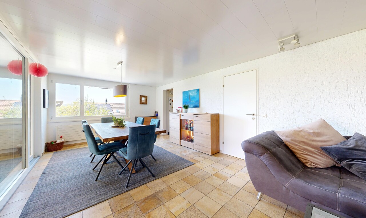 wohn- / esszimmer mit inside property, natural light, natürliches licht, und light floor