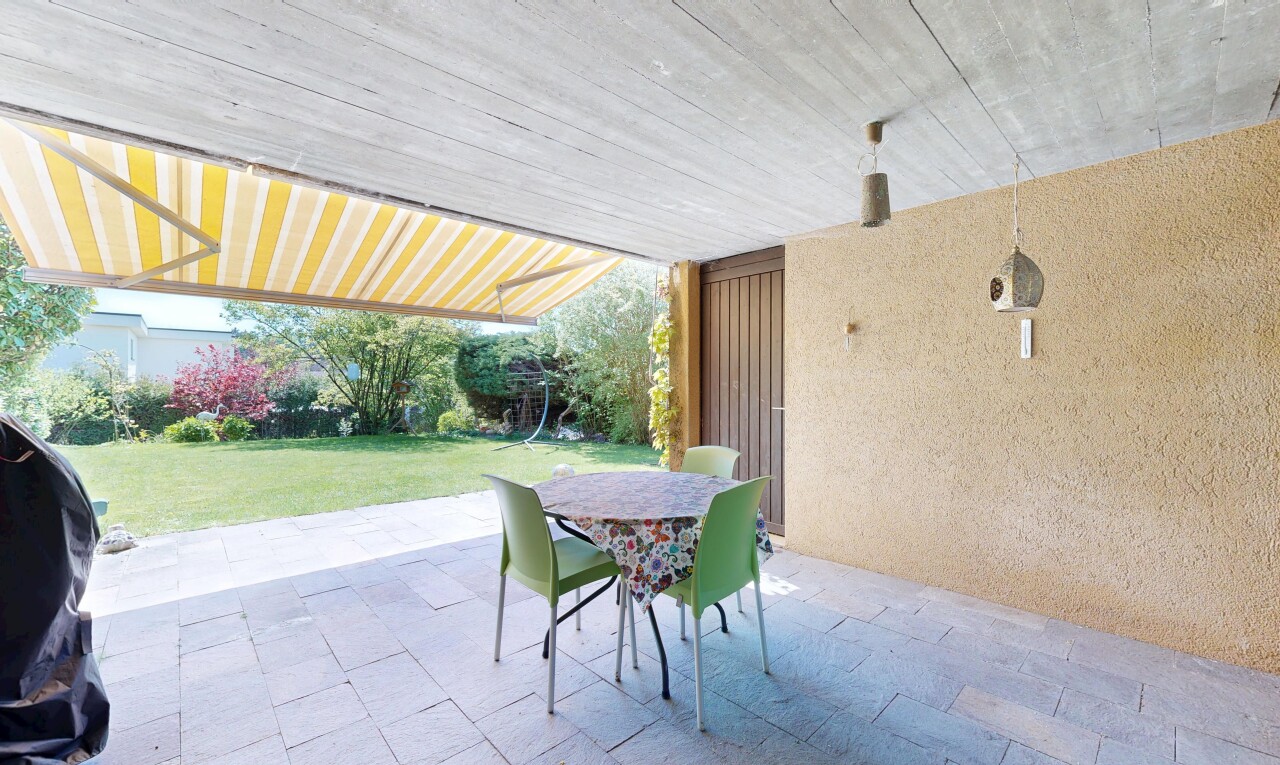 terrasse mit from property, essbereich im freien, rasen, und terrasse