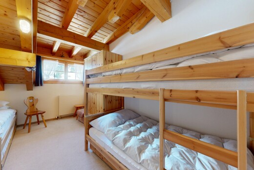 zimmer / schlafzimmer mit gipskartonwand, drywall, inside property, teppich, und carpet