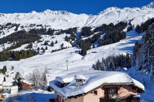 vue sur la montagne avec mountain view, vue sur la montagne, day time, et snow