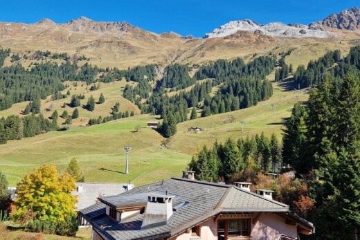 blick auf die berge mit blick auf die berge, mountain view, day time, und property visible