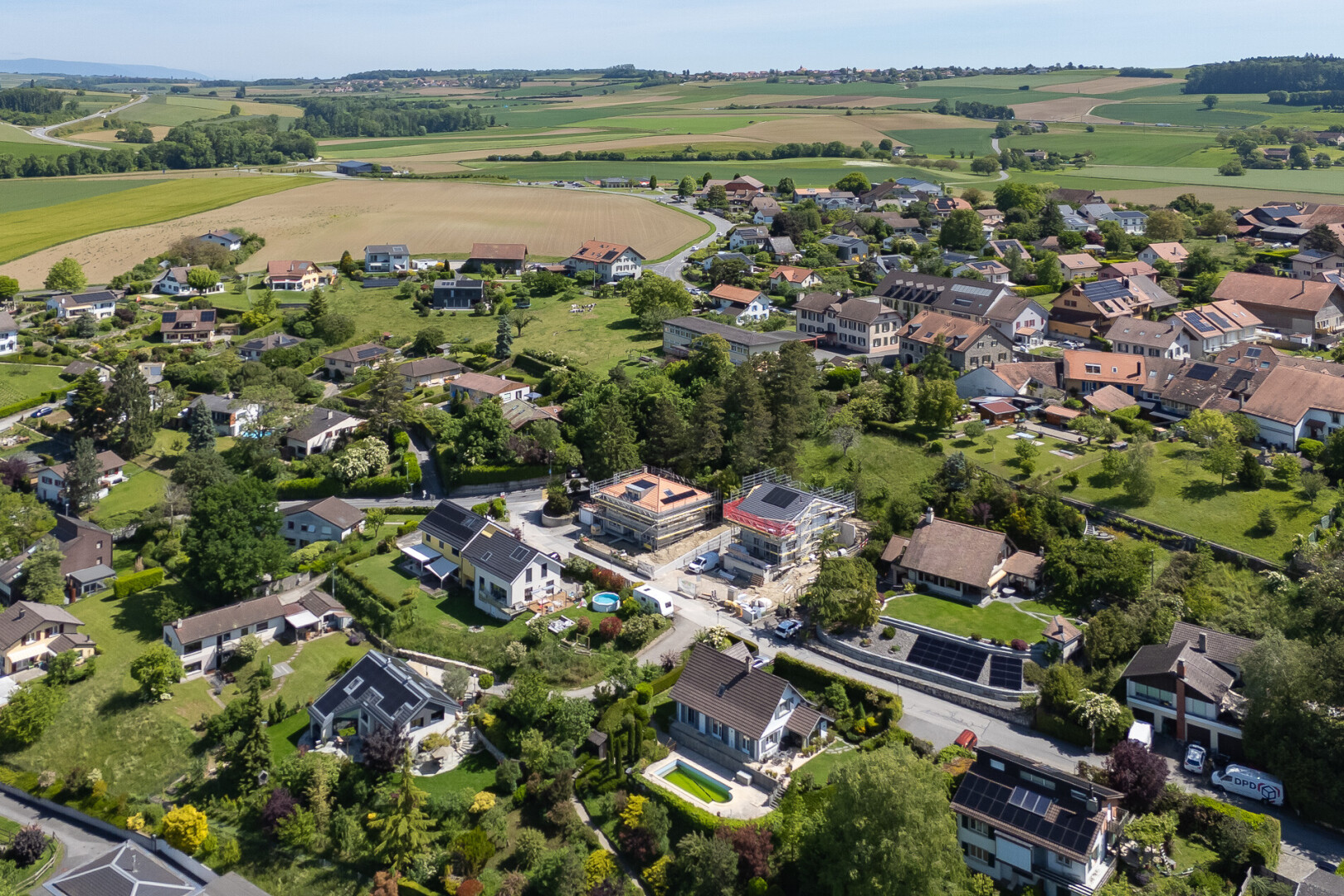 vue sur la montagne avec aerial view, residential view, et vue résidentielle