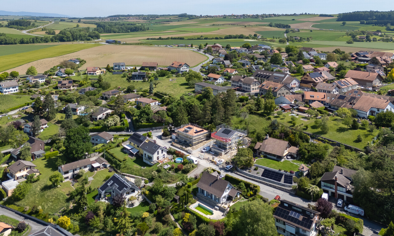 vue sur la montagne avec aerial view, residential view, et vue résidentielle