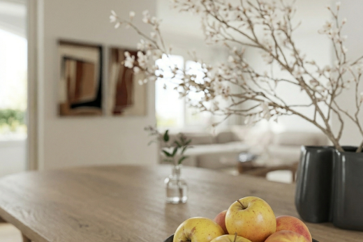 détails avec dining area, object, inside property, interior, et wall / siding