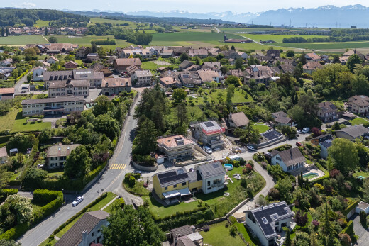 vue sur la montagne avec aerial view, vue résidentielle, residential view, day time, et vue sur la montagne