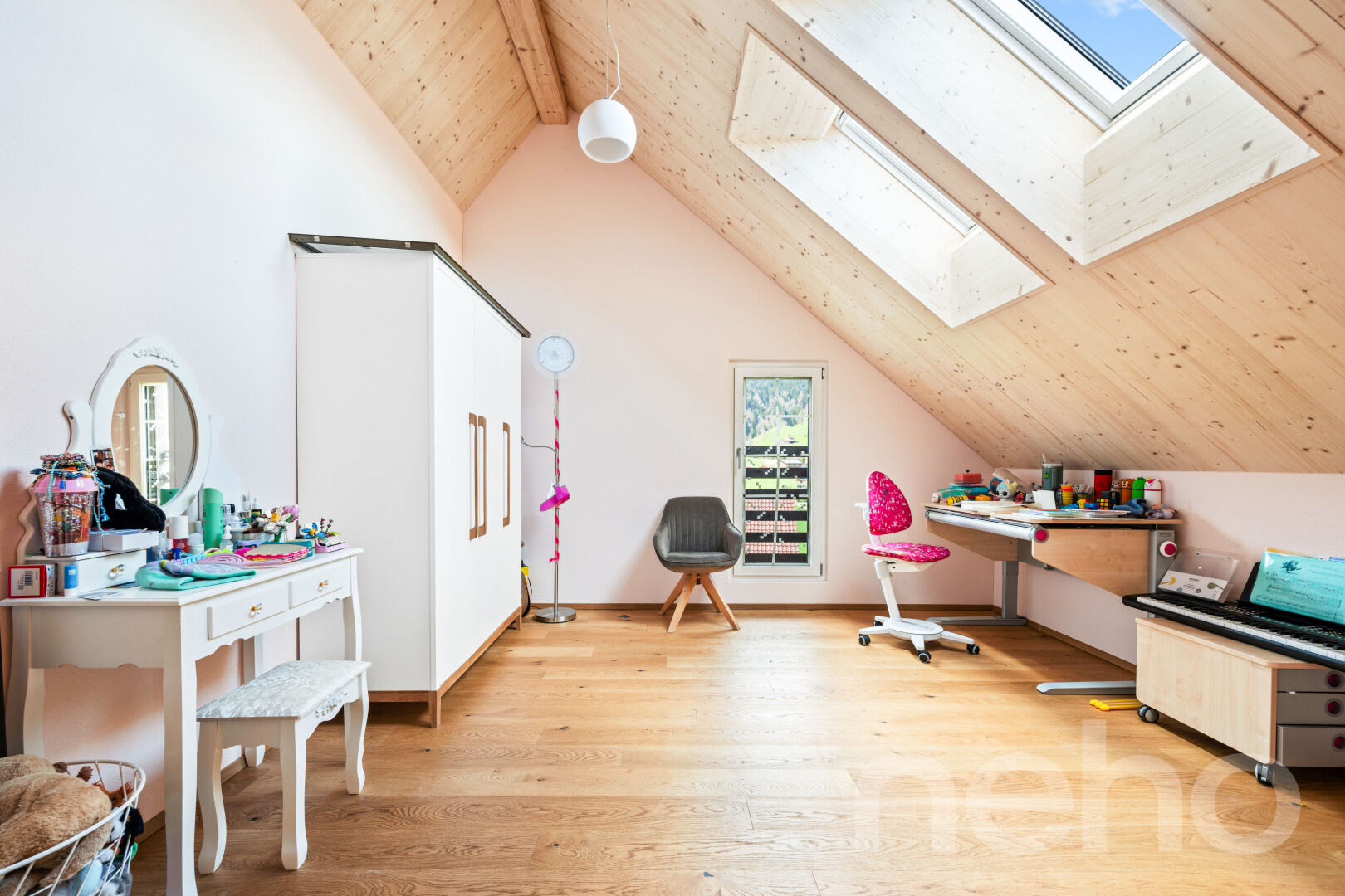 bureau avec puits de lumière, natural light, lumière naturelle, pièce supplémentaire, et vaulted ceiling
