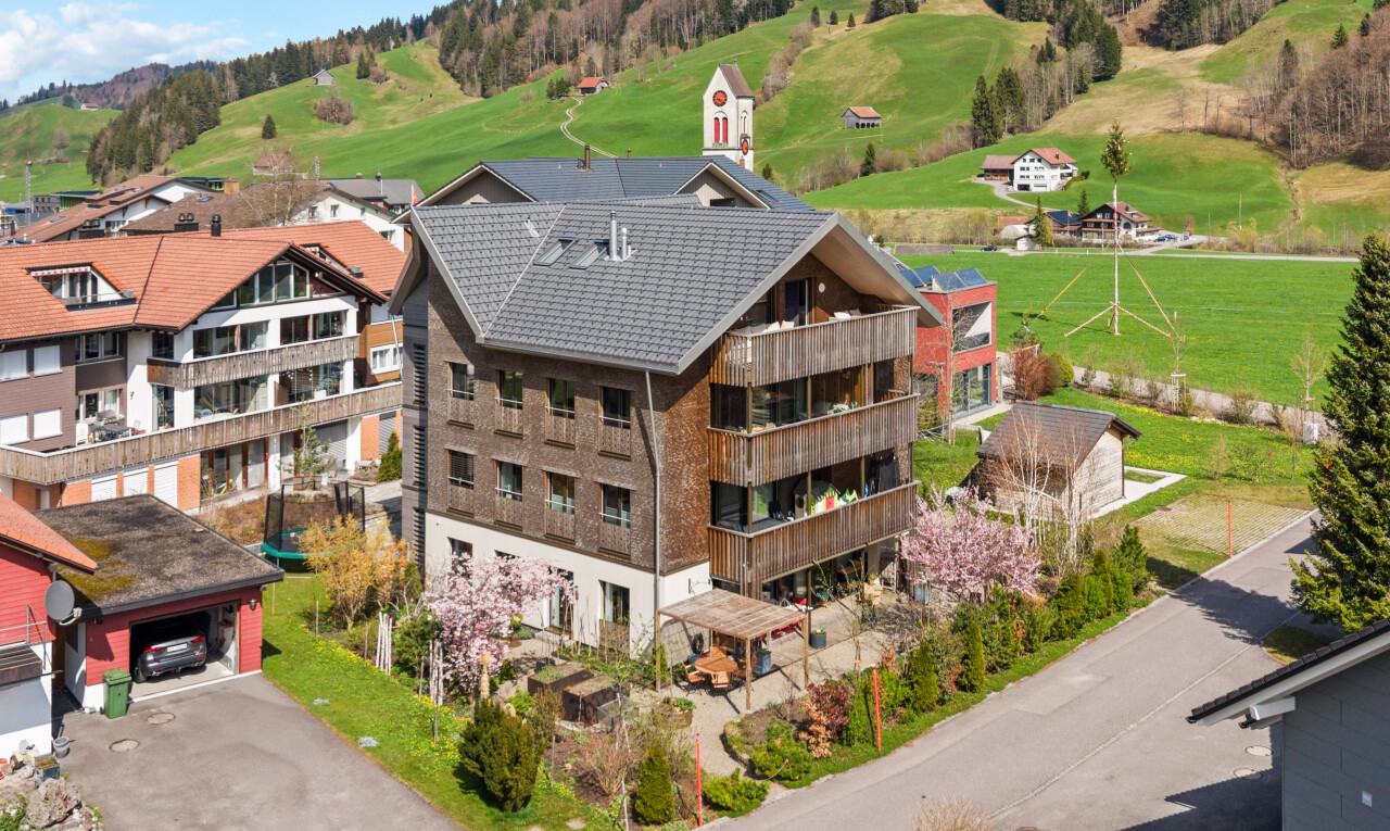 façade avec vue sur le terrain de golf, golf course view, et day time