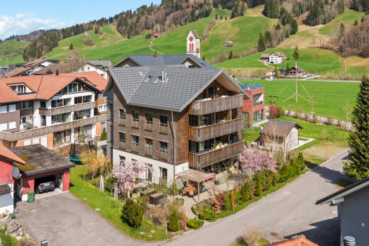 façade avec vue sur le terrain de golf, golf course view, et day time