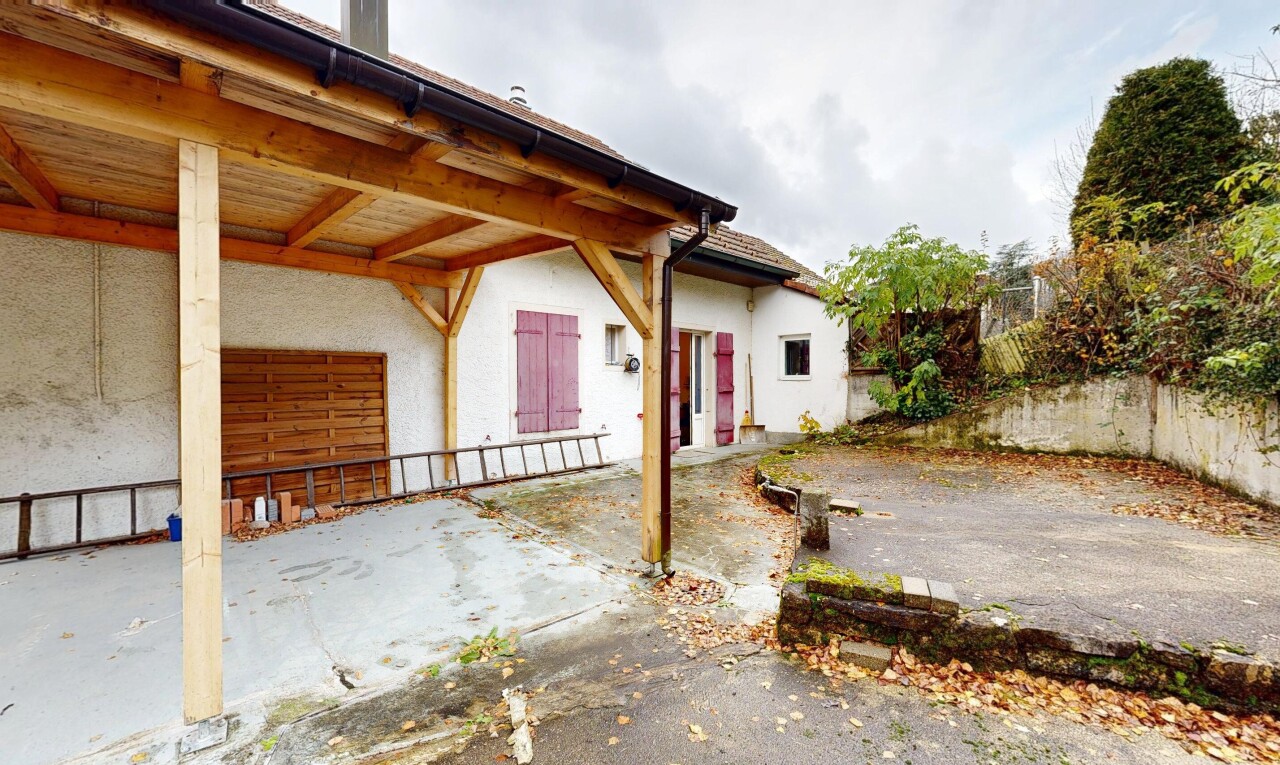 façade avec property visible, overcast, et bardage en stuc