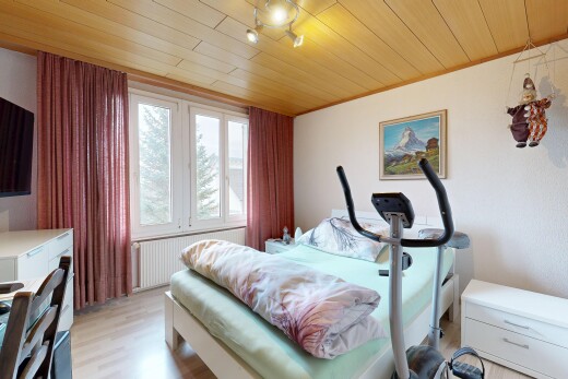 chambre avec radiateur, wood ceiling, plafond en bois, natural light, et lumière naturelle