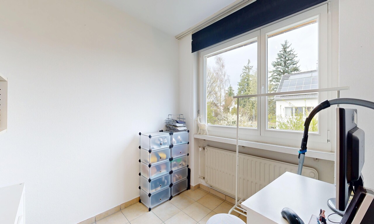 chambre avec drywall, cloison sèche, natural light, lumière naturelle, et inside property