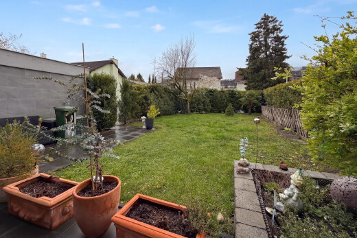 jardin avec from property, pelouse, clôture, day time, et terrasse