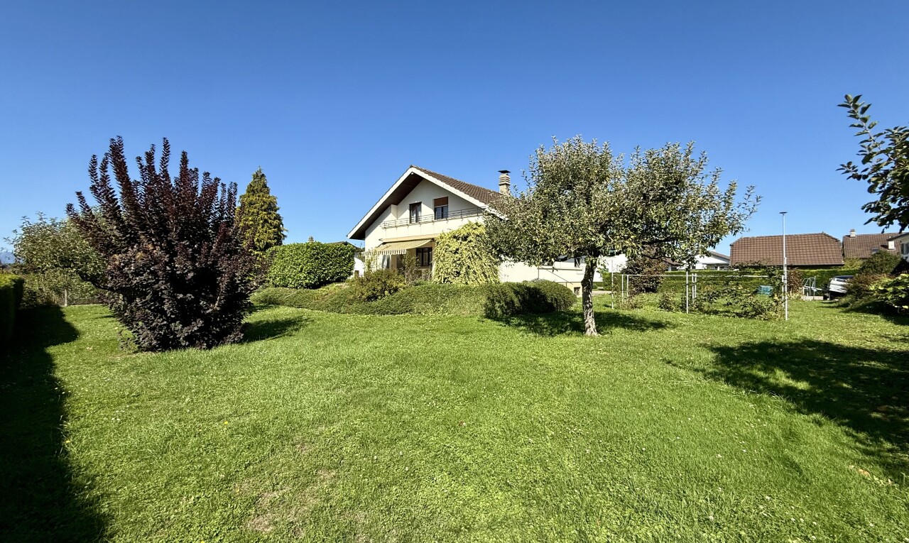 Grande maison familiale dans un quartier résidentiel !