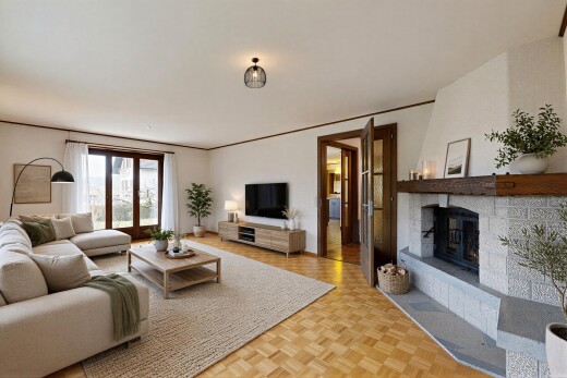 salon avec parquet floor, wood finish floor, sol en finition bois, drywall, et cloison sèche