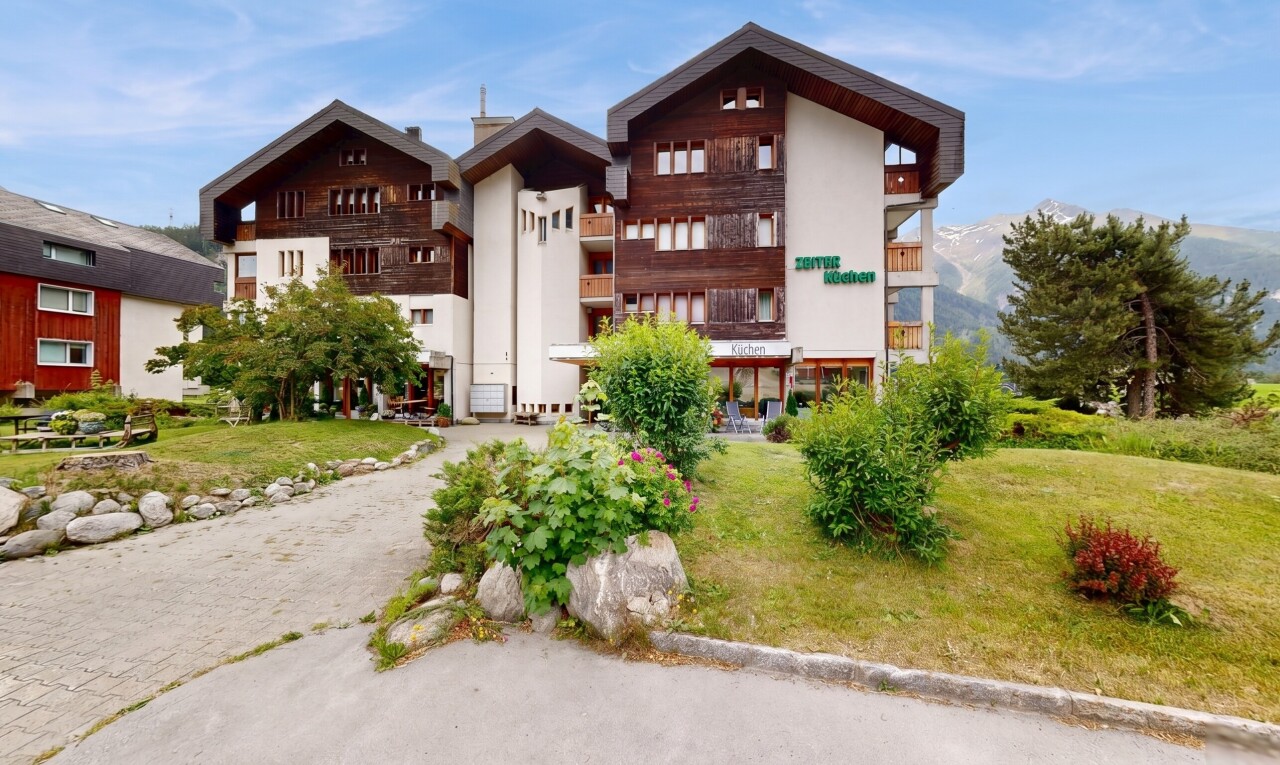façade avec pelouse, day time, apartment complex view, et from community