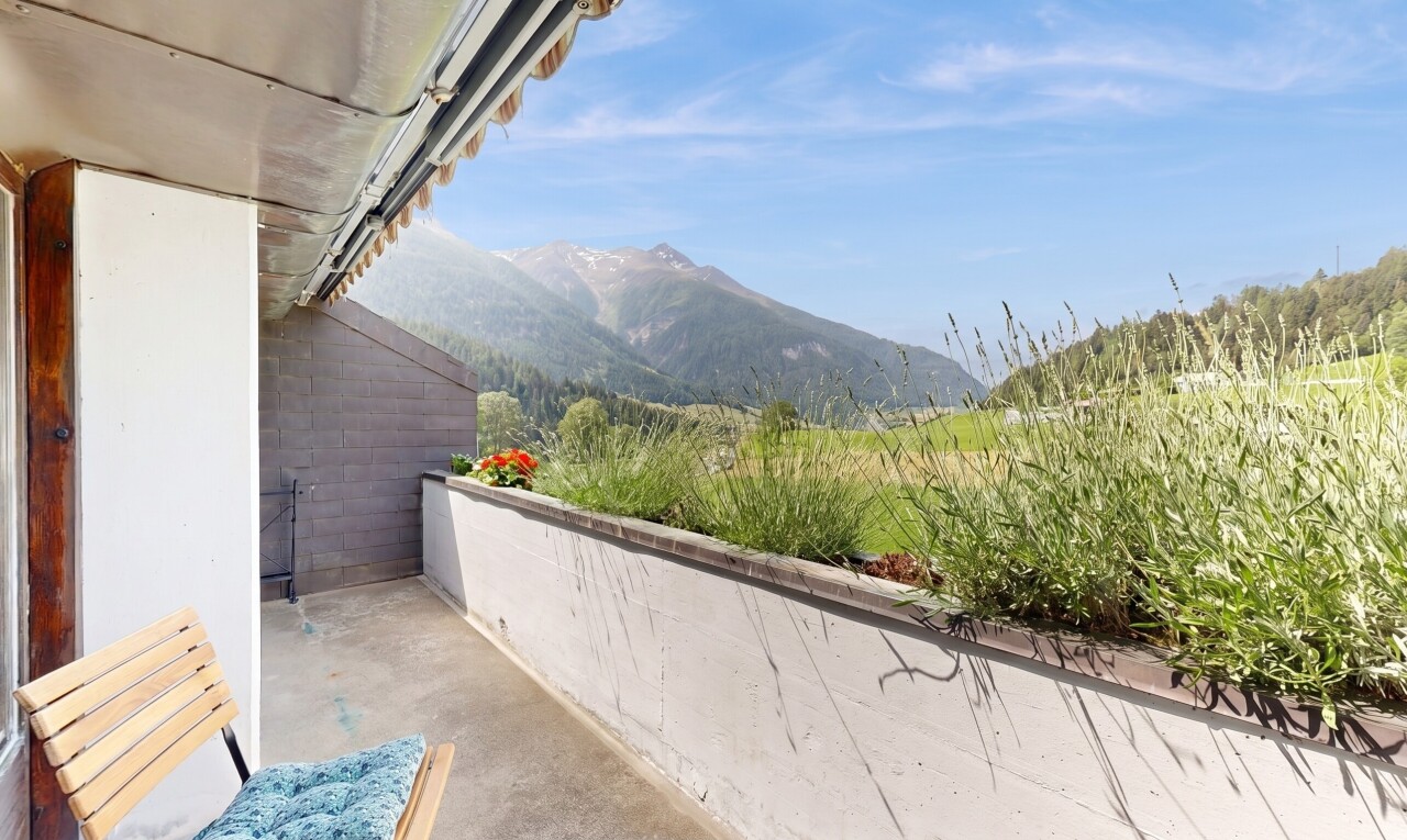 balcon avec from property, mountain view, vue sur la montagne, balcon, et day time