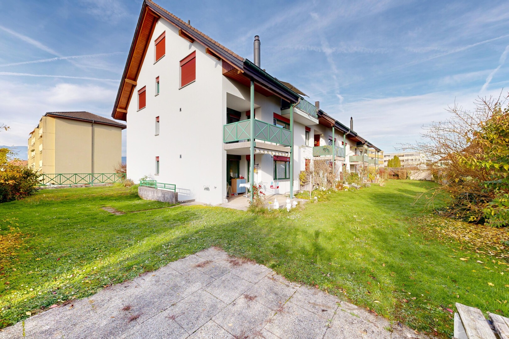 außenansicht mit property visible und day time