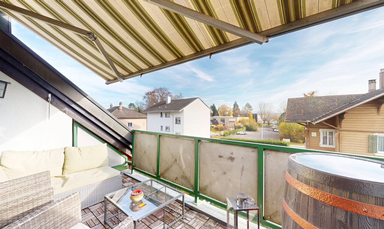 balkon mit from property, day time, wohnraum im freien, whirlpool, und balkon