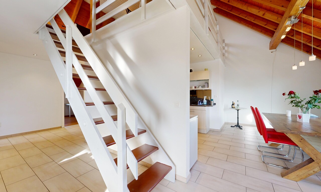 treppe mit treppen, inside property, beamed ceiling, balkendecke, und vaulted ceiling
