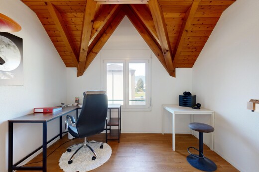 büro mit balkendecke, beamed ceiling, holzfußboden, wood finish floor, und natürliches licht