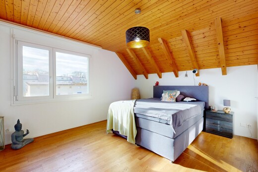 zimmer / schlafzimmer mit wood ceiling, holzdecke, natural light, natürliches licht, und vaulted ceiling
