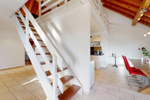 treppe mit treppen, inside property, beamed ceiling, balkendecke, und vaulted ceiling
