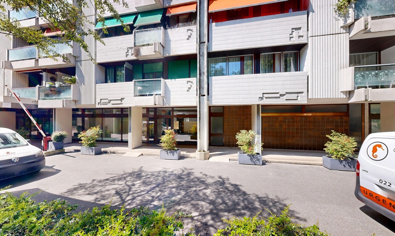 außenansicht mit blick auf wohnanlage, apartment complex view, und from community