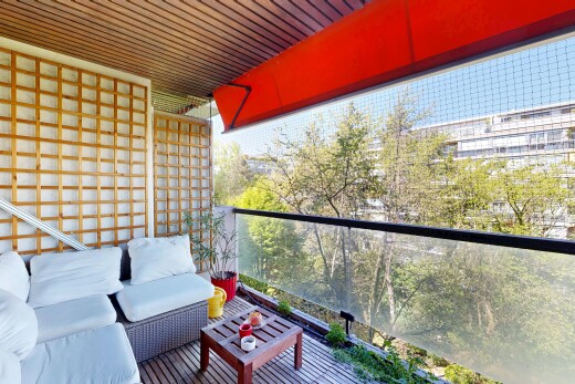 balcon avec balcon et day time