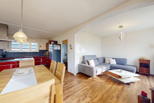 wohn- / esszimmer mit inside property, wood finish floor, holzfußboden, drywall, und gipskartonwand