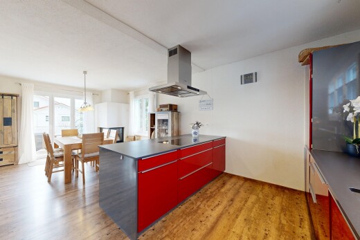 küche mit wood finish floor, holzfußboden, küchentheke, dunstabzugshaube, und inside property