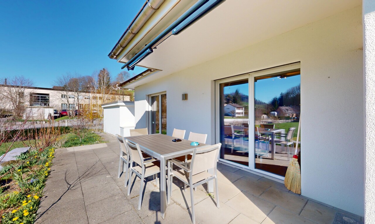 terrasse avec terrasse et coin repas extérieur