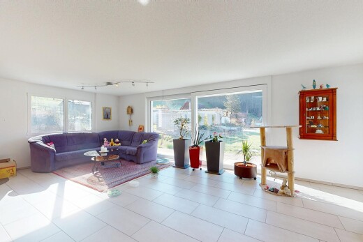 wohnzimmer mit deckenbeleuchtung, natürliches licht, und gipskartonwand