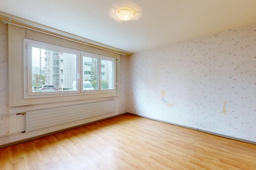 leerer raum mit natürliches licht, natural light, inside property, holzfußboden, und wood finish floor