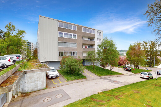 außenansicht mit day time, parkplatz, und property visible