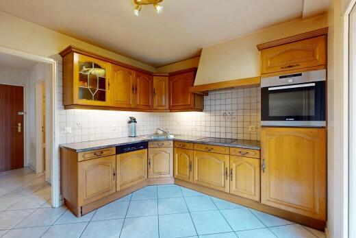 küche mit ofen, küchenrückwand beim herd, küchenrückwand beim Herd, schränke mit glastüren, und bogenförmige schränke