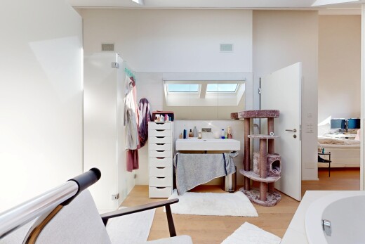 chambre avec wood finish floor, sol en finition bois, inside property, drywall, et cloison sèche