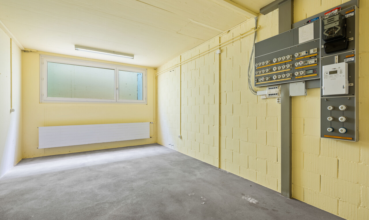 empty room with concrete block wall