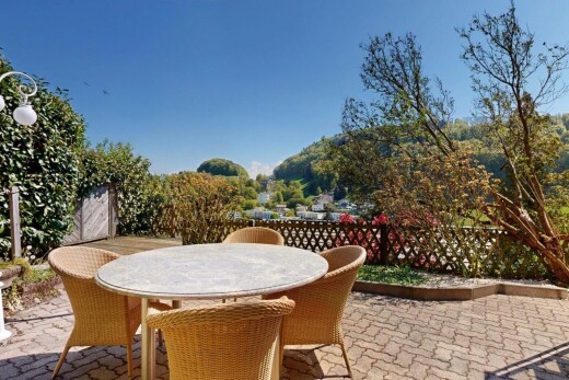 terrasse avec coin repas extérieur, from property, terrasse, clôture, et day time